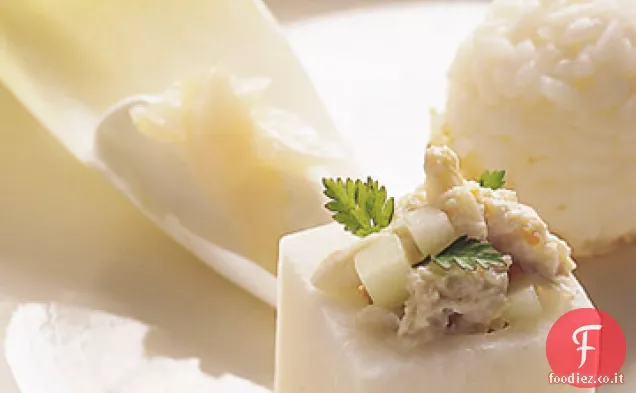 Scatole di ravanello Daikon con insalata di granchio