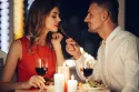 31 Idee per una cena romantica che creeranno l'atmosfera giusta