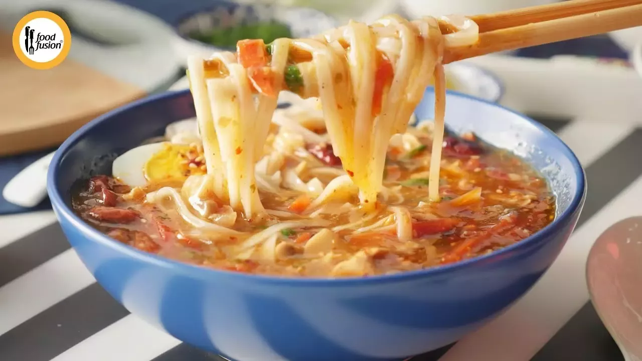 Una raccolta di 15 ricette di zuppa di noodle per scaldare la tua anima